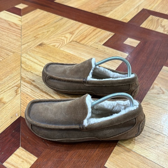 UGG Other - Men's Ugg slippers size 8 great condition lightly used